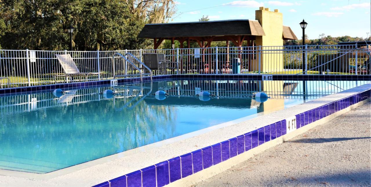 Howard Johnson By Wyndham Lake Front Park Kissimmee Bagian luar foto